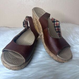 Crocs A-Leigh Brown Leather Cork Shoes Slingback Wedge Sandals Size 7